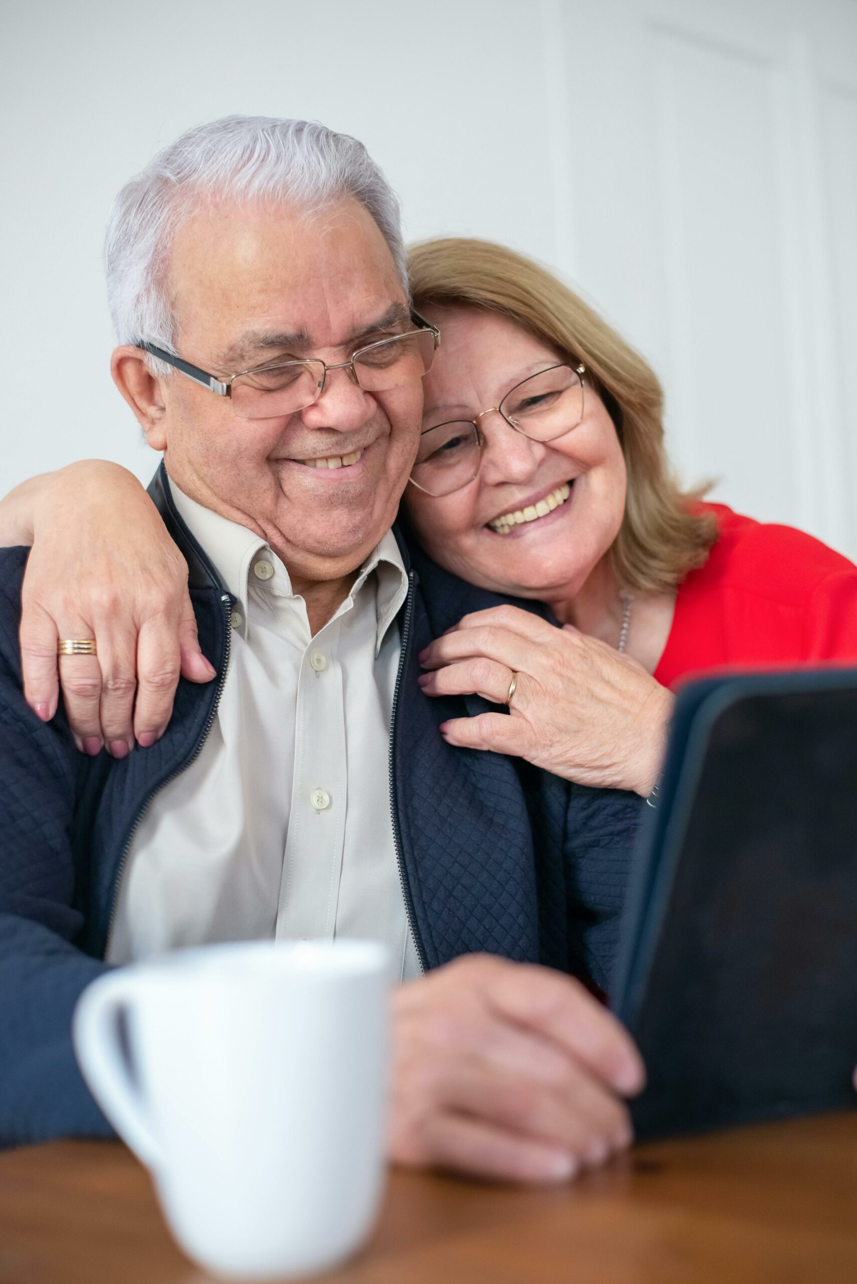 Seniors receiving Medicare help over coffee image